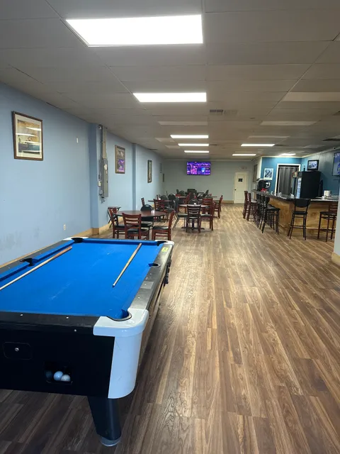 Xhei’s social club