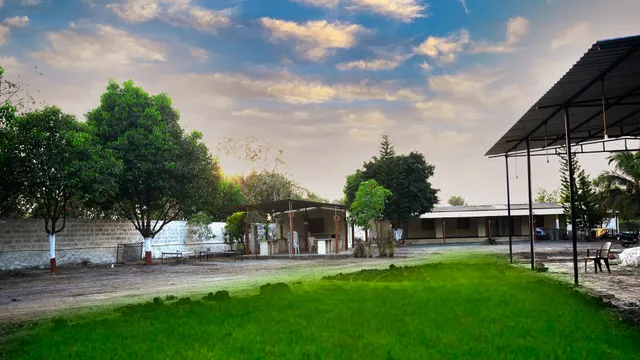 Dev's Den Farm And Resort