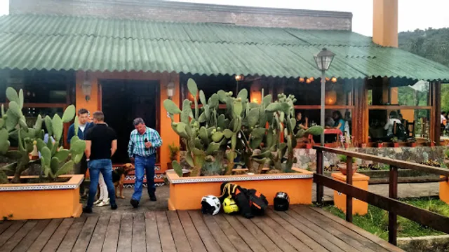 Restaurante Coto de pesca Los Nogales, Yala