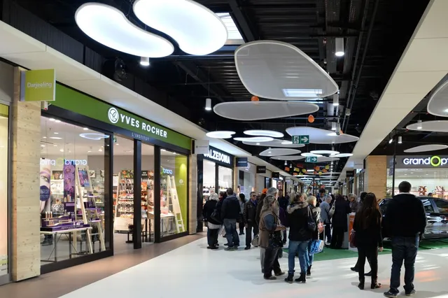 Shopping center Carrefour Salaise-sur-Sanne