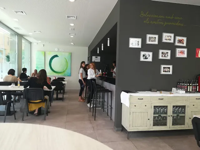 Escola de Cuina Bar Restaurant "Cruïlla al Punt"