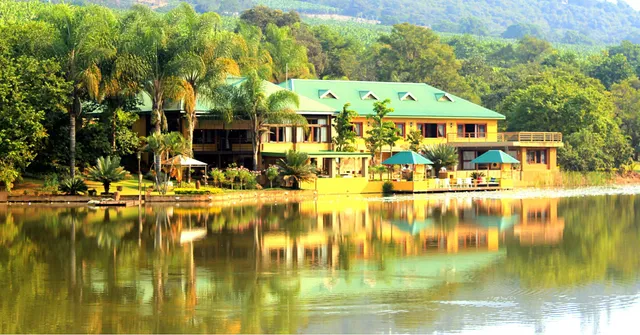 Bambuu Lakeside Lodge