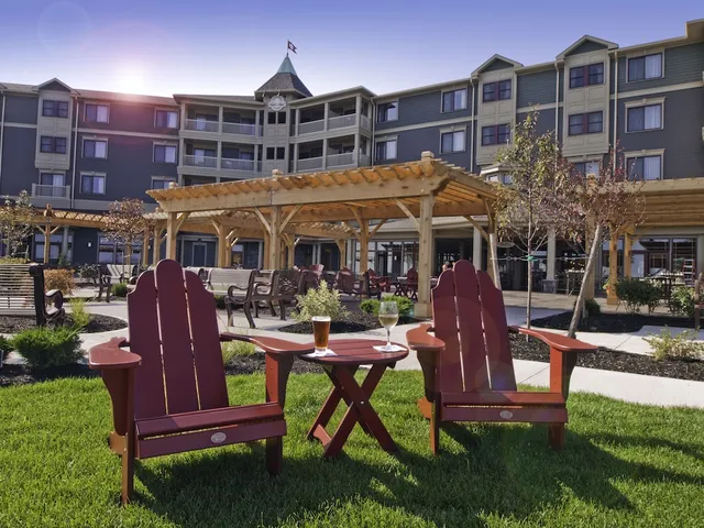 1000 Islands Harbor Hotel