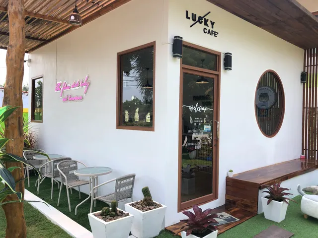 Lucky Café X สดชื่นรีสอร์ท บางสะพาน