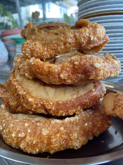 ร้านข้าวต้มโค้งพระจันทร์ (เจ้แมวเจ้าเก่า14ปี)