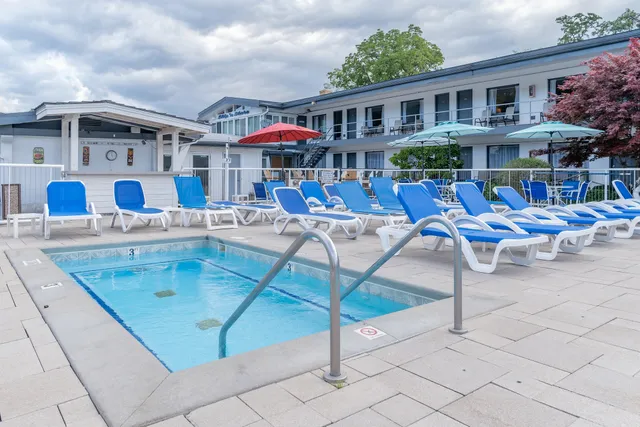 Ship & Shore Motel Boatel