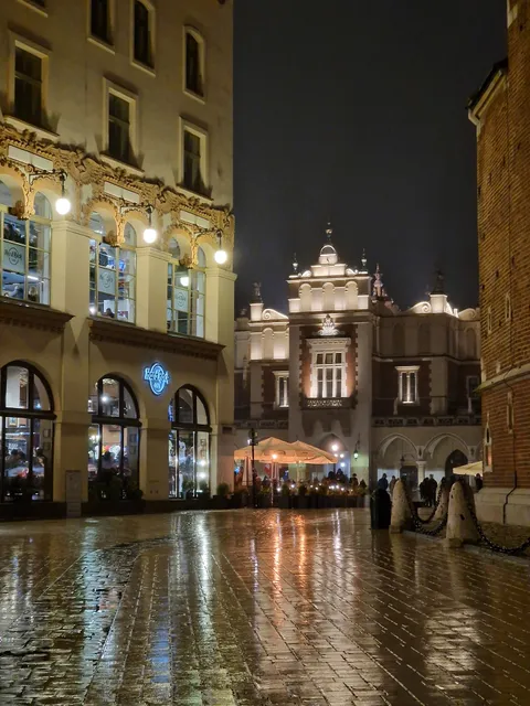 Krawl Through Krakow - Pub crawl