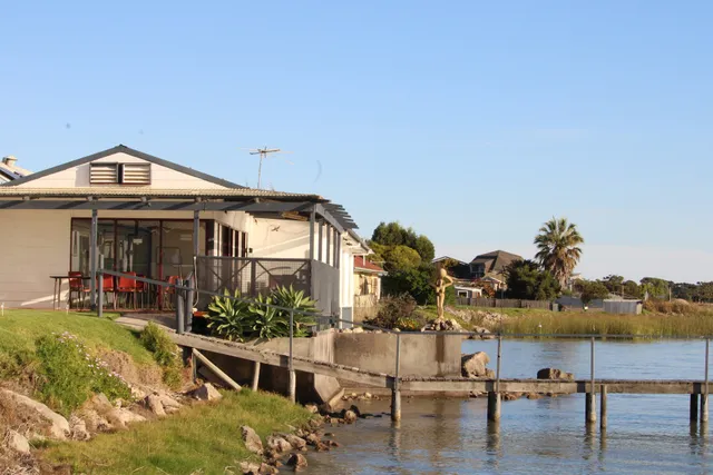 Meningie Waterfront Motel and Cafe