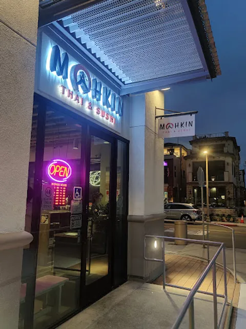 Mahkin Thai & Sushi