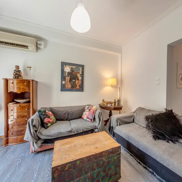 Plaka Elegant Apartment