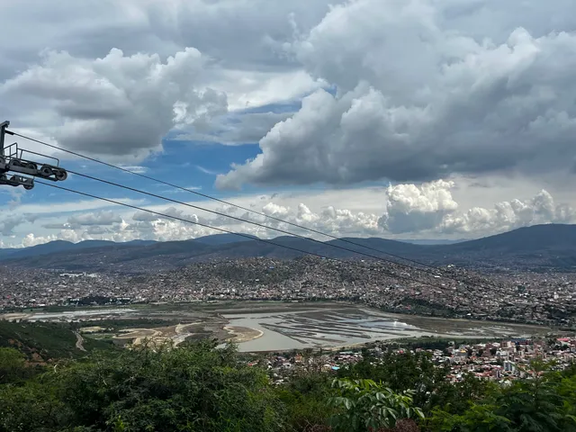 Inicio gradas subida al Cristo de la Concordia
