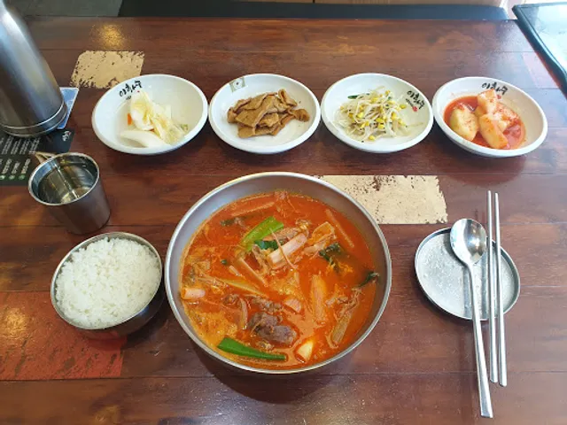 Ihwasoo Jeontong Yukgaejang