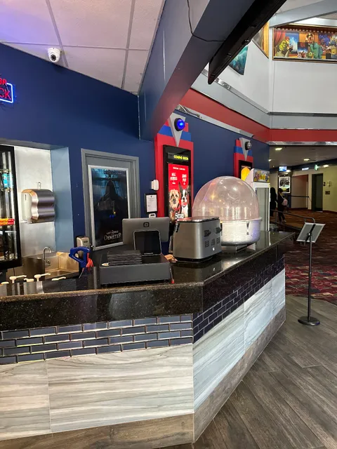 Luxe 8 Flix Cinema