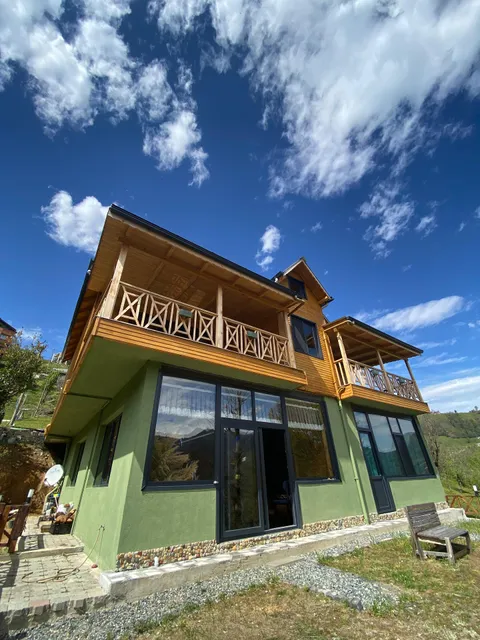 Emosh'un Tatil Köyü