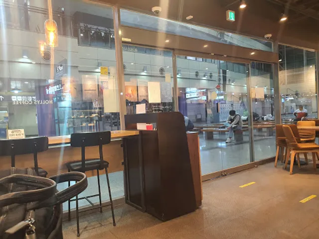 Hollys Coffee in KTX Dongdaegu station