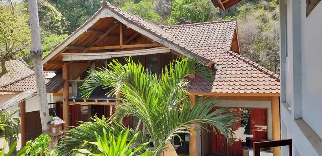 Castaway Surf Retreat