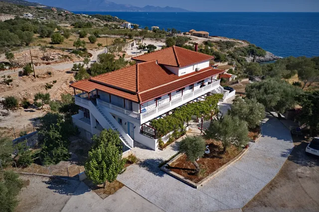 Mikro Nisi Studios & Apartments