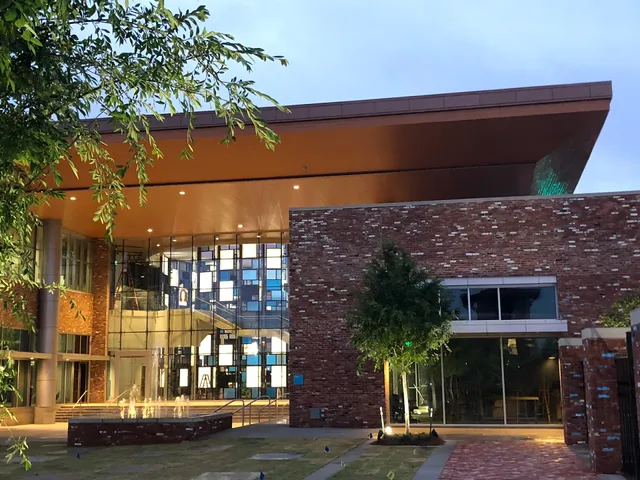 Mississippi Arts + Entertainment Experience (The MAX)