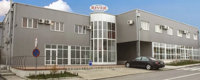 Hotel River