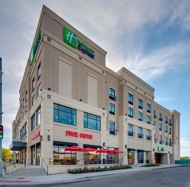 Holiday Inn Express & Suites Kansas City Ku Medical Center by IHG