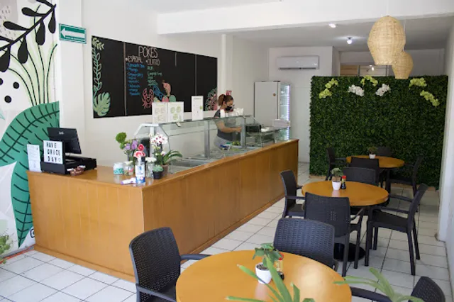 La Barra Deli Poke Bowl