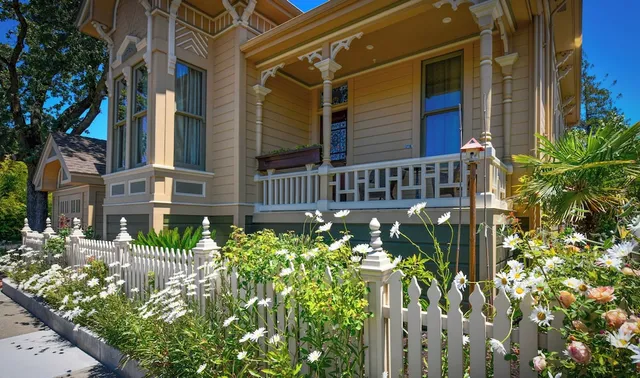 Blackbird Inn and Finch Guest House