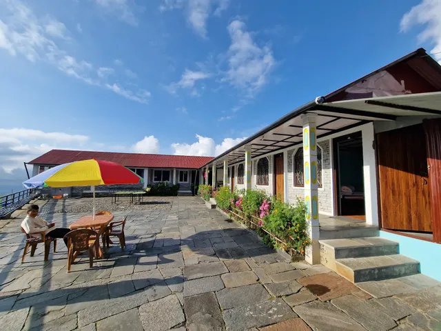 Hotel Alpine chhomrong ABC trek