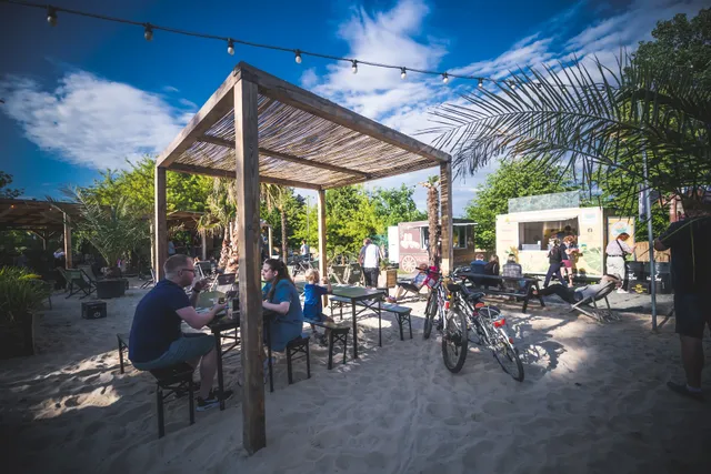 Bezogródek Tropical Spot Food Truck Park