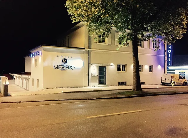 Hotel Mezzero