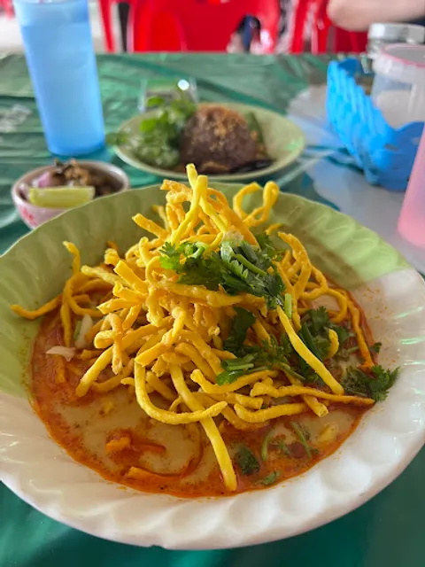 ป้าไหม (ข้่าวมันไก่,น้ำเงี้ยว)