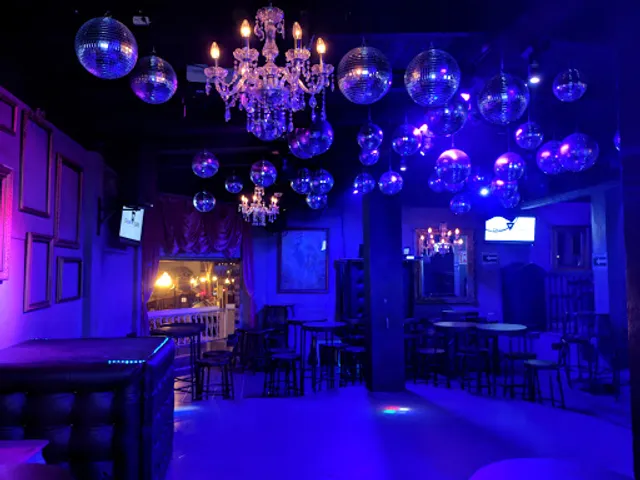 Chandelier’s Night Club