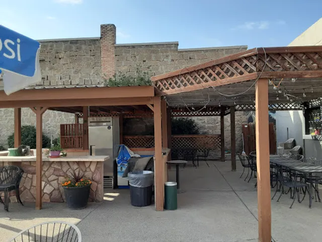 Kurly's Sports Bar & Grill