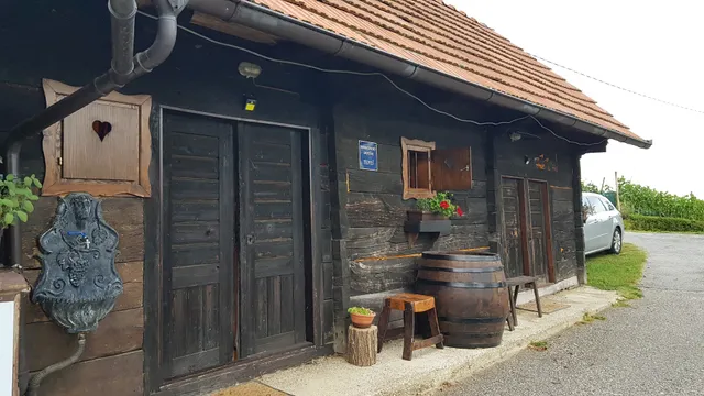 Robinzonski smještaj Tepeš