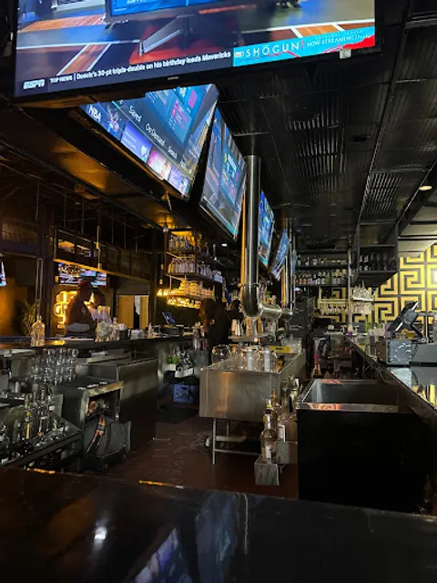 100 Grand Restaurant, Bar & Grill