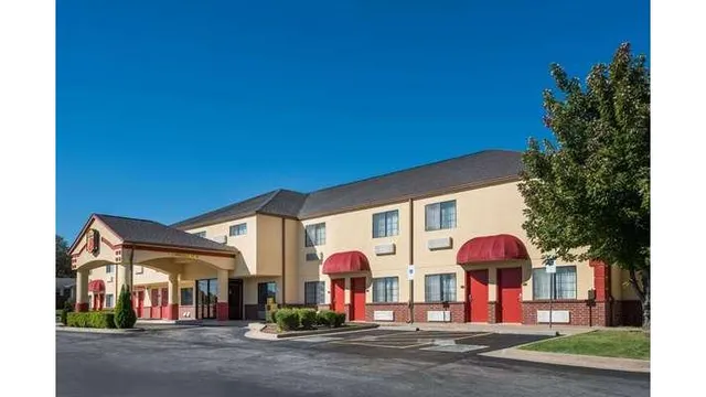 Super 8 by Wyndham Claremore OK