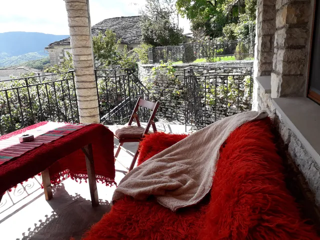 Mystic Lake Apartments