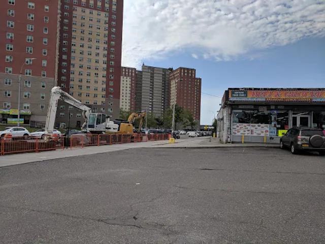 Luna Shopping Center Parking Lot