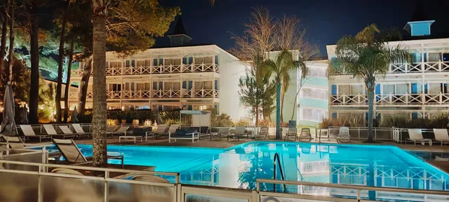 Howard Johnson by Wyndham Carilo Convention Center