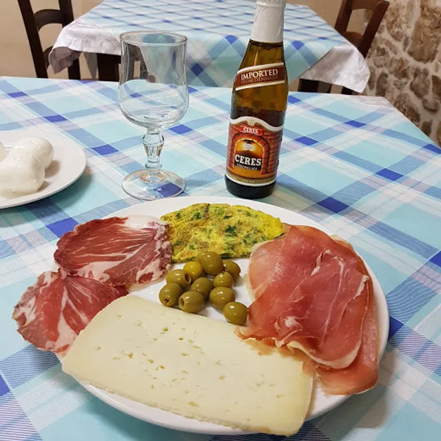 Tavila Calda Bar Legend