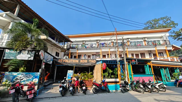 Revolution Hostel Koh Tao