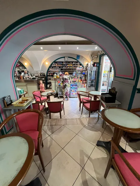 Le Royal...cafe..tabacs...