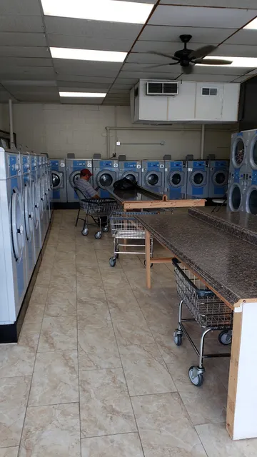 OAKDALE laundromat