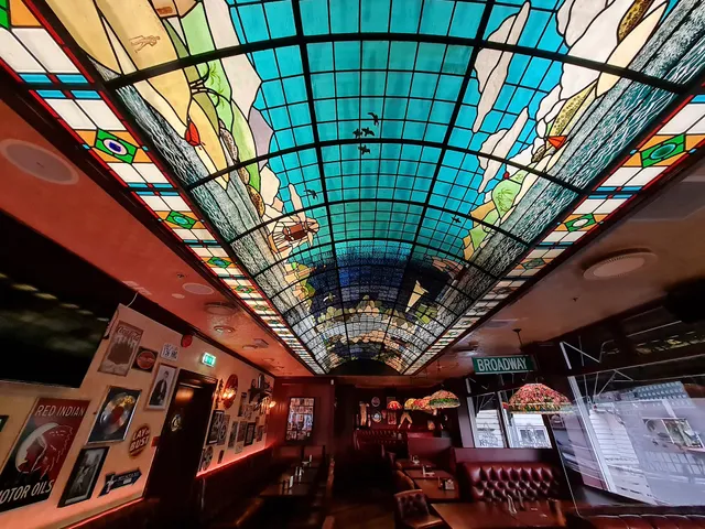 Taparazzi Restaurant Bar Lounge