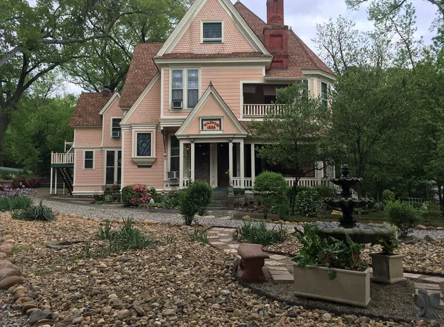 Wildwood 1884 Bed & Breakfast