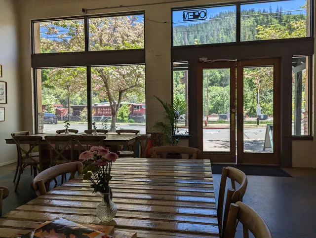 Bee Kind Bakery & Catering