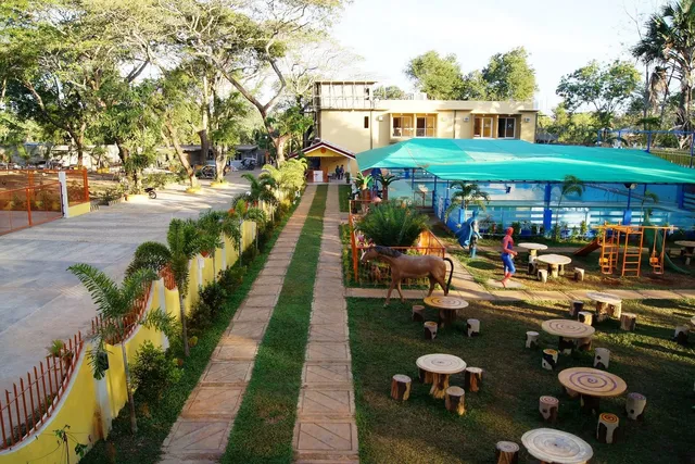 Rovia Garden and Pool Resort