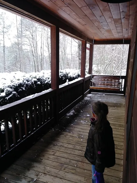 Snuggled Inn Log Cabin Rentals