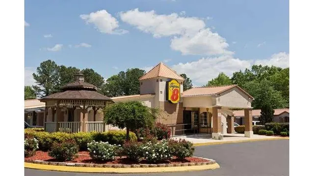 Super 8 by Wyndham Charlotte Airport North