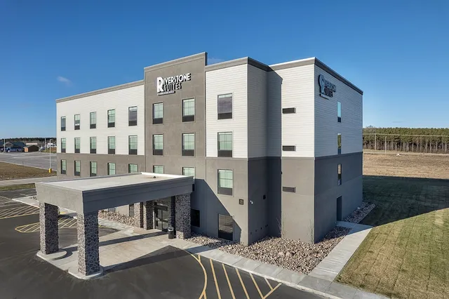 Riverstone Suites by Cobblestone Hotels - Chippewa Falls