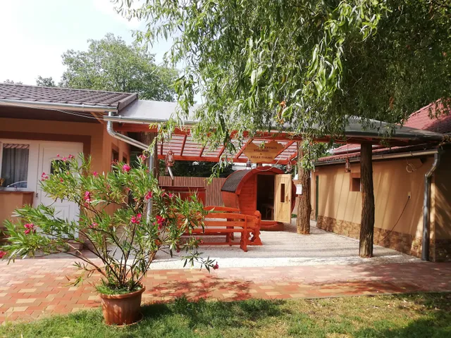 Tessedik Guest House